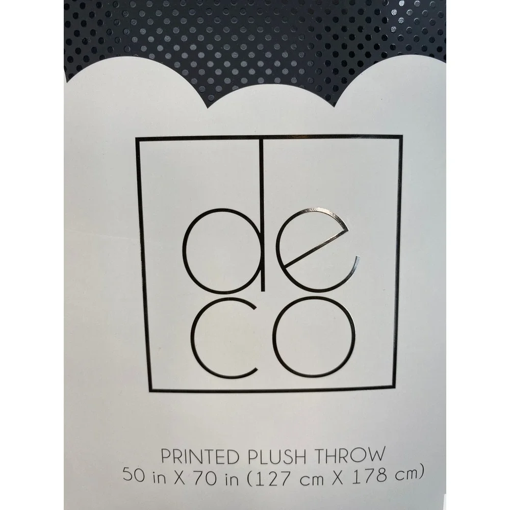 Deco plush throw